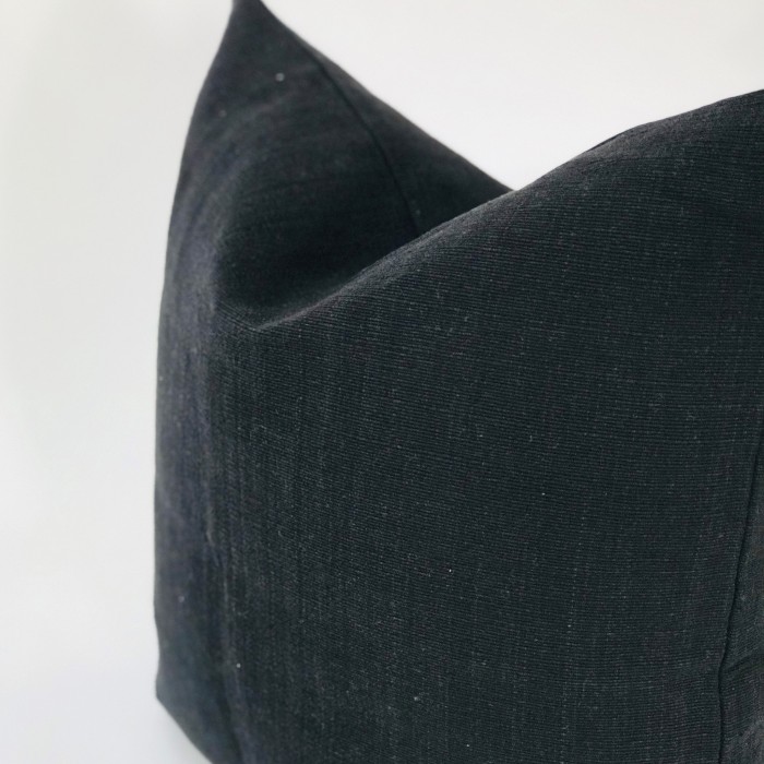 MODERN PLAINWEAVE PILLOW COVER - BLACK