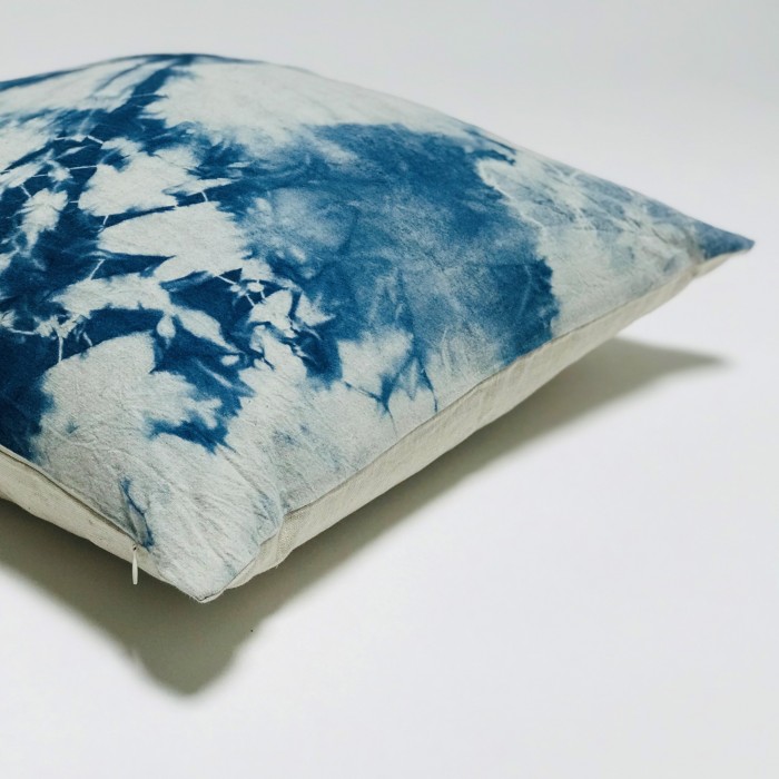 WATERLILY PILLOW