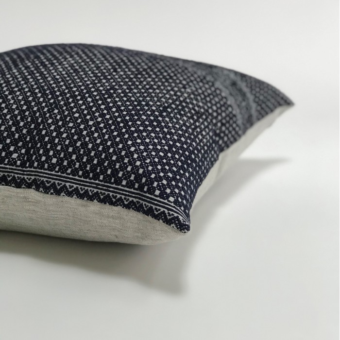 BLACK PEARL PILLOW COVER 