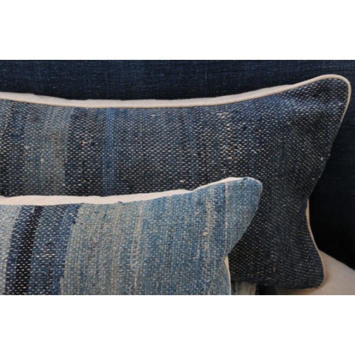 BLUE RHYTHM TEXTURED PILLOW COVER