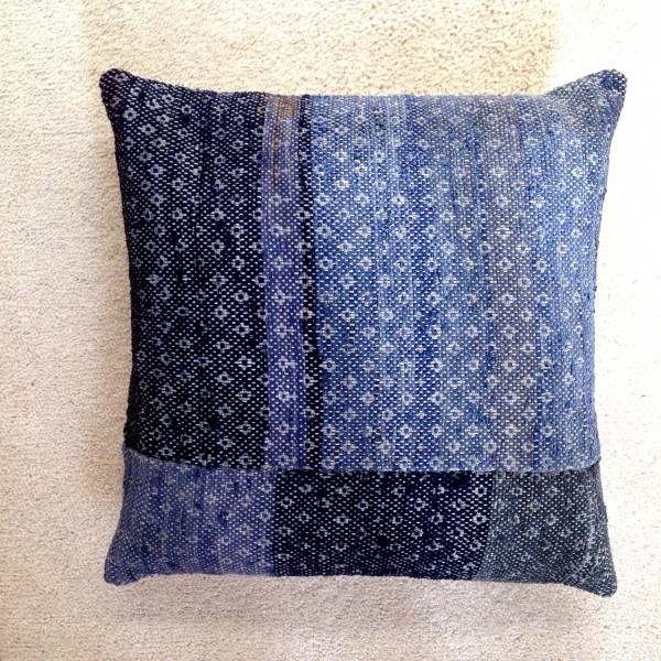 BLUE RHYTHM TEXTURED PILLOW COVER